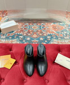 ️  LV Louis Vuitton Is Cute And Very Youthful Without Any Fear Of Showing Off Short Legs. After nx4w8n0t