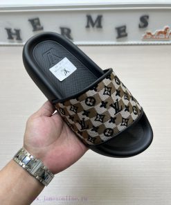 LV Louis Vuitton Official Website's Popular Men's Slippers Are Now Available For Sale Simultane 5knds9z6