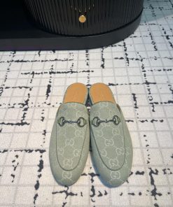 Gucci's Classic Horseclip Slippers Not Only Have A Classic Style But Also The Latest Colors Of gk87qlau