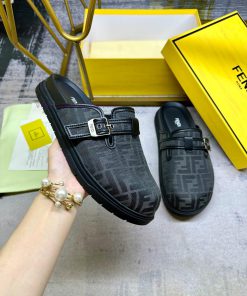 FENDI's Latest Round Headed Flat Slippers Made Of Grey FF Jacquard Fabric With Black Leather De nqi5b9ri