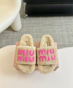 MIUMIU Classic Autumn/Winter Thick Bottom Water Diamond Hairy SlippersThere Are Too Many Beauti ogj1m1gb