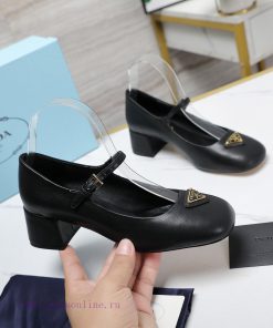 PRADA 24 𝐬𝐬 Autumn/Winter Show Women's Shoes Triangle Logo Round Head Coarse Heel Fashion Style sp3z52a7