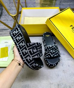 FENDI's Latest Popular Broadband Thick Soled Slippers Are Made Of Gray Denim Material With The useh02ez