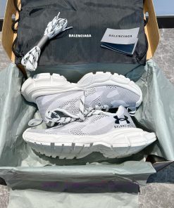 Top Balenciaga X Under Armour 3XL White Black Under Armour Was Founded In 1996 By Former Maryla 2837fbge