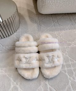 Couple StyleLouis Vuitton's New Embroidered Fur Slippers For Men And Women Are Versatile And Ti stlsg303