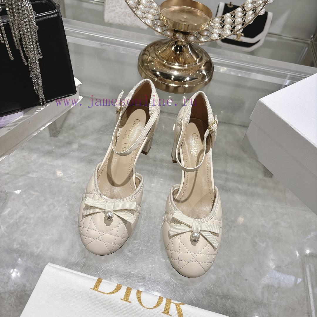 Dior 2025 Vs Spring New Hollow Diamond Grid Cool Collection... The Colors Are Super Bright And a7bhtte4