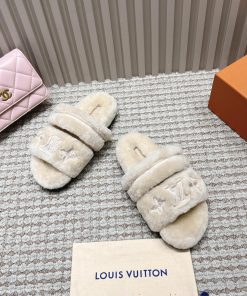 2025 Winter Spring New StyleThe New LV Embroidered Thick Bottom Fur Mop Has Been LaunchedSizes nefcx8g4