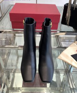 Valentino 24ss Autumn And Winter New Square Toe V-button Short BootsValentino's Top Of The Line jyecis2v