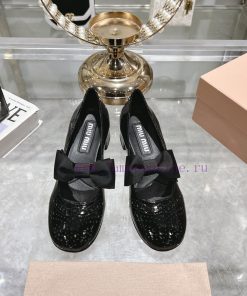 Top TierMIU MIU SS25 Early Spring Fashion Show New Retro Thick Heel Round Head Mary Jane Bow El cjeogsqu
