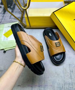 FENDI's Latest Wide Padded Slippers With Brown Cowhide Fabric Embellished With F-metal Accessor 31cydhsv
