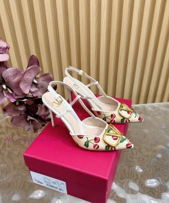 The 2025 Little Cherry Series Launches Valentin's Classic V-buckle Design Hating The Sky High W shelgemj