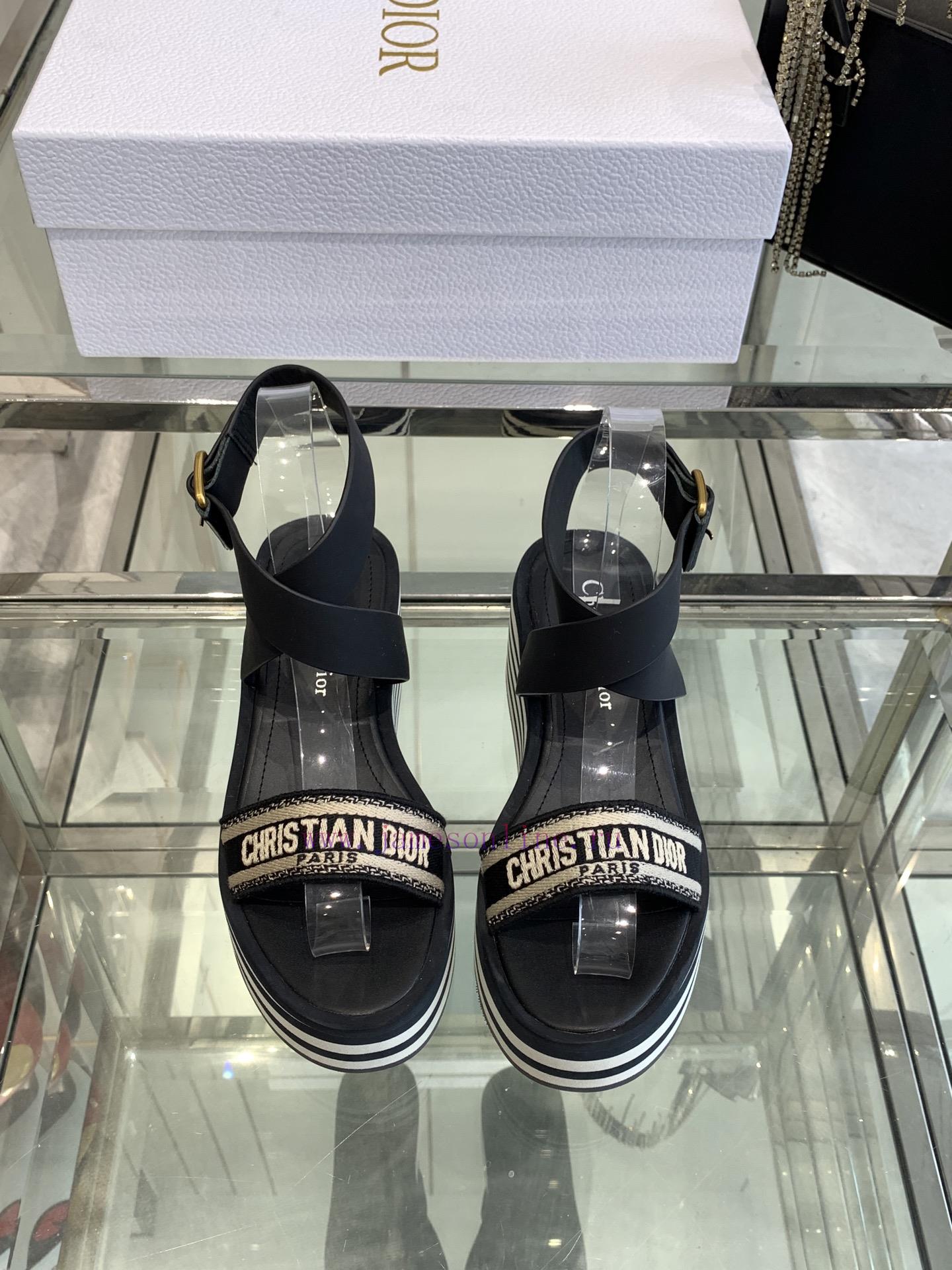 Dior 25ss Spring/Summer New IVIETA DWAY Flat Flat One Word Slippers SandalsOriginal Development 60psjogv