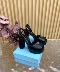 Prada Original 11 Remakes———————————————2025 Prada Early Spring Fashion Show T-stage Hot Produc iuqn3335