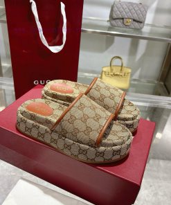 Top Selling 2025 Women's New GG Gucci Thick Soled SandalsThe Iconic Gucci Logo And Exquisite Pa mi2hvsm9