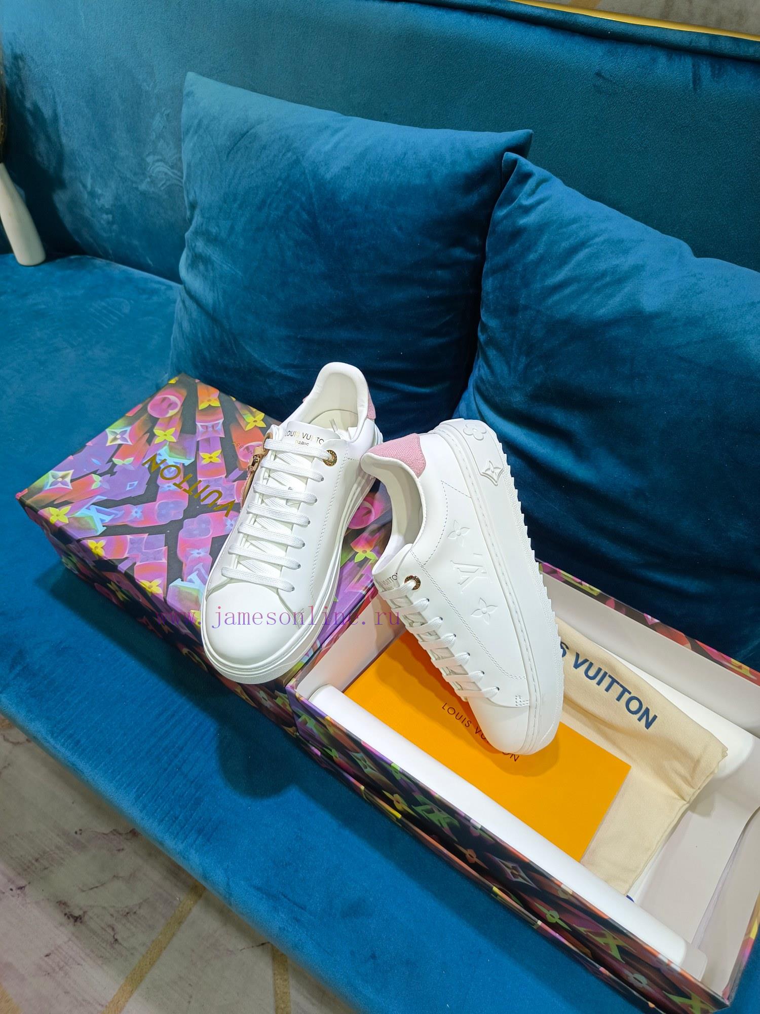 This Time Out Sports Shoe Is Made Of Smooth Cowhide Leather With A Metallic Texture Leather Out 3bdb1g3d - Image 5
