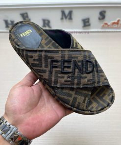 Couple StyleFENDI's Latest Thick Soled Slippers For Spring And Summer Featuring An Embroidered fc1jx01u