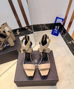 Out 𝘽𝙖𝙡 * 𝙖𝙞𝙣 Balmain Autumn/Winter 2025 Fashion Show Waterproof Platform High Heel SandalsBran mas2w392