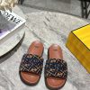 Fendi's Couple's Fashion Show Main Promotion Is The Slipper Series With A New Product Launched. e0f0xp9t