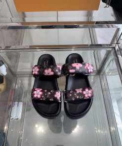 Louis Vuitton And Takashi Murakami Collaborate To Create A New Spring/summer Cool MopThis Sanda qhrnu9jp