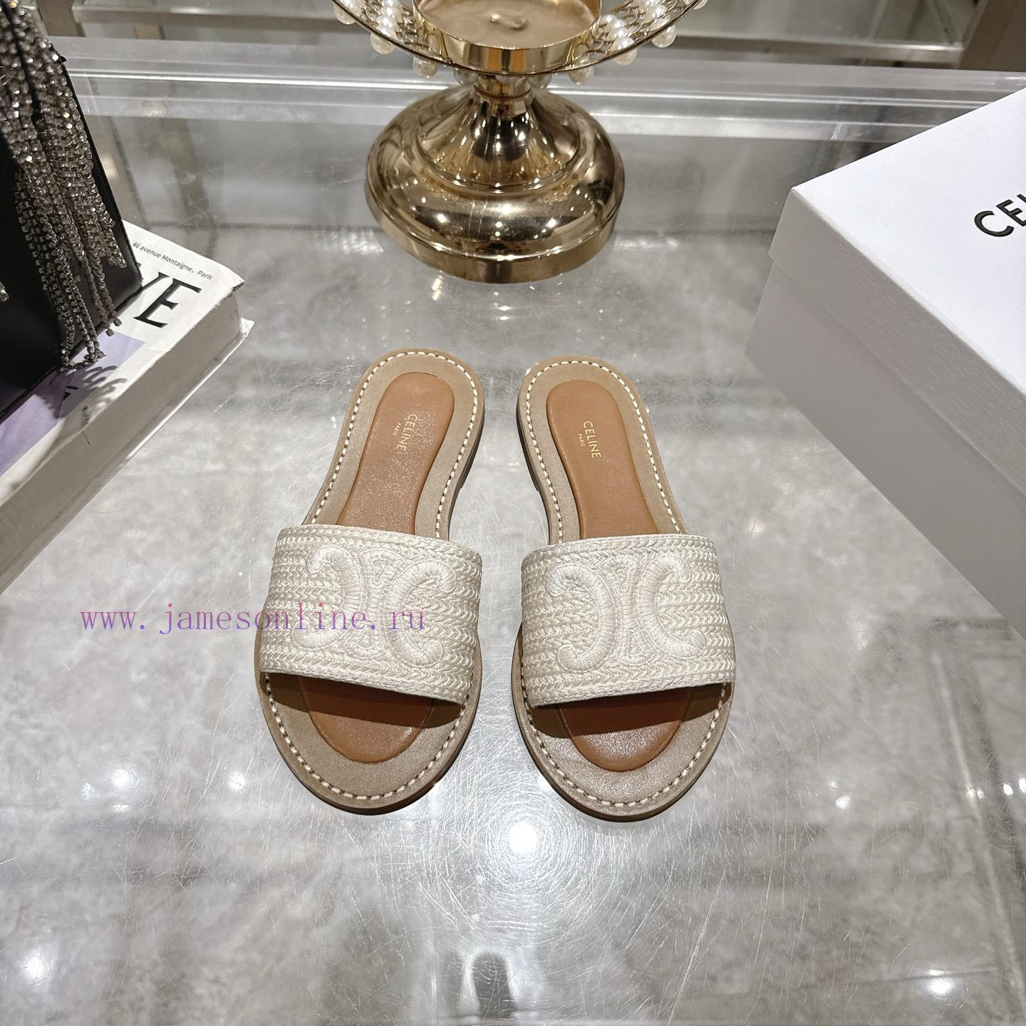 Celine 2025 Spring/Summer New Lazy SlippersThis Season's Beach Shoes Have Released A New Model z7oh0mc6