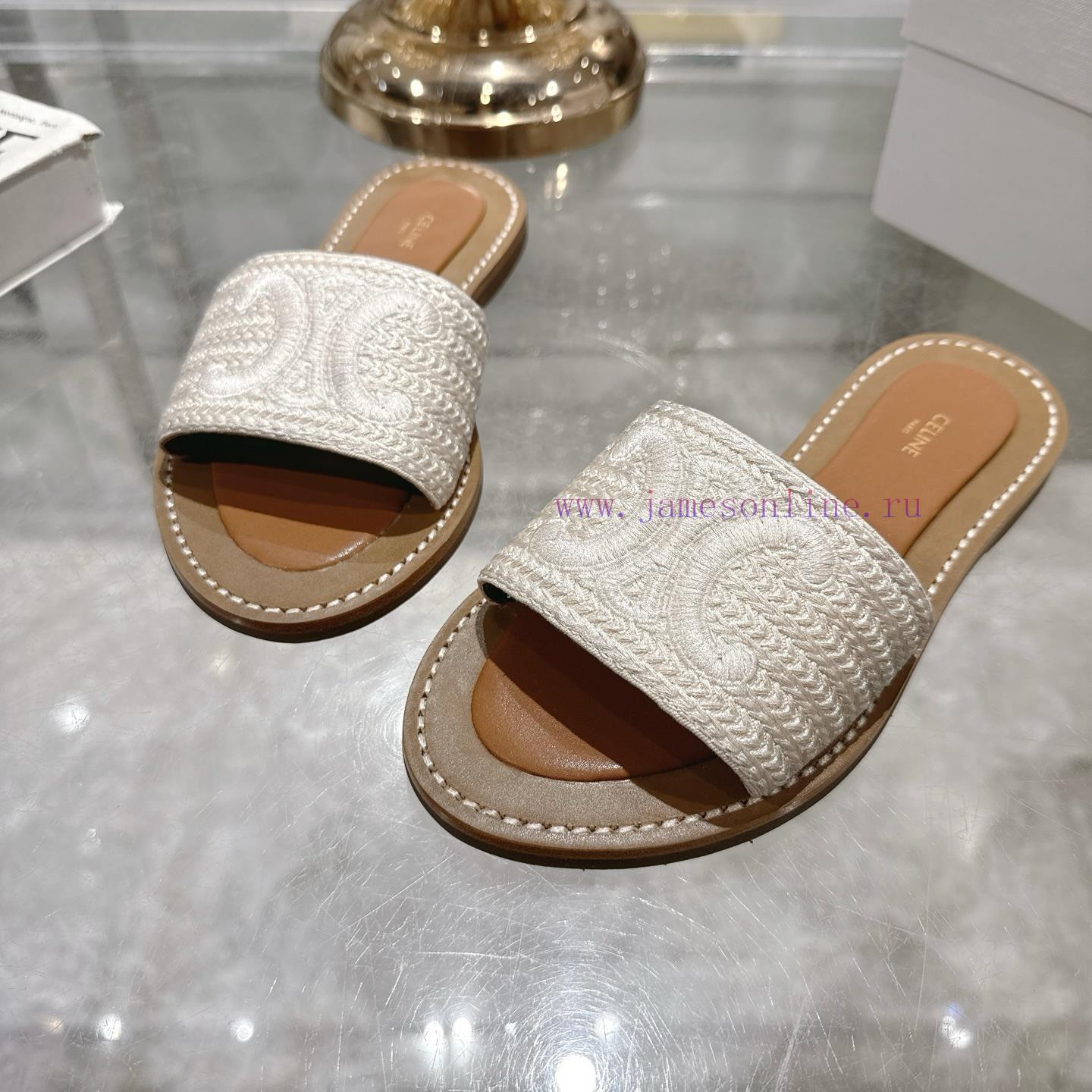 Celine 2025 Spring/Summer New Lazy SlippersThis Season's Beach Shoes Have Released A New Model z7oh0mc6 - Image 9