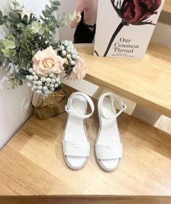 Prada/Prada In Early Spring 2025 This Grass Woven Shoe Comes With A Woven Round Toe Wedge Heel opj74vbm