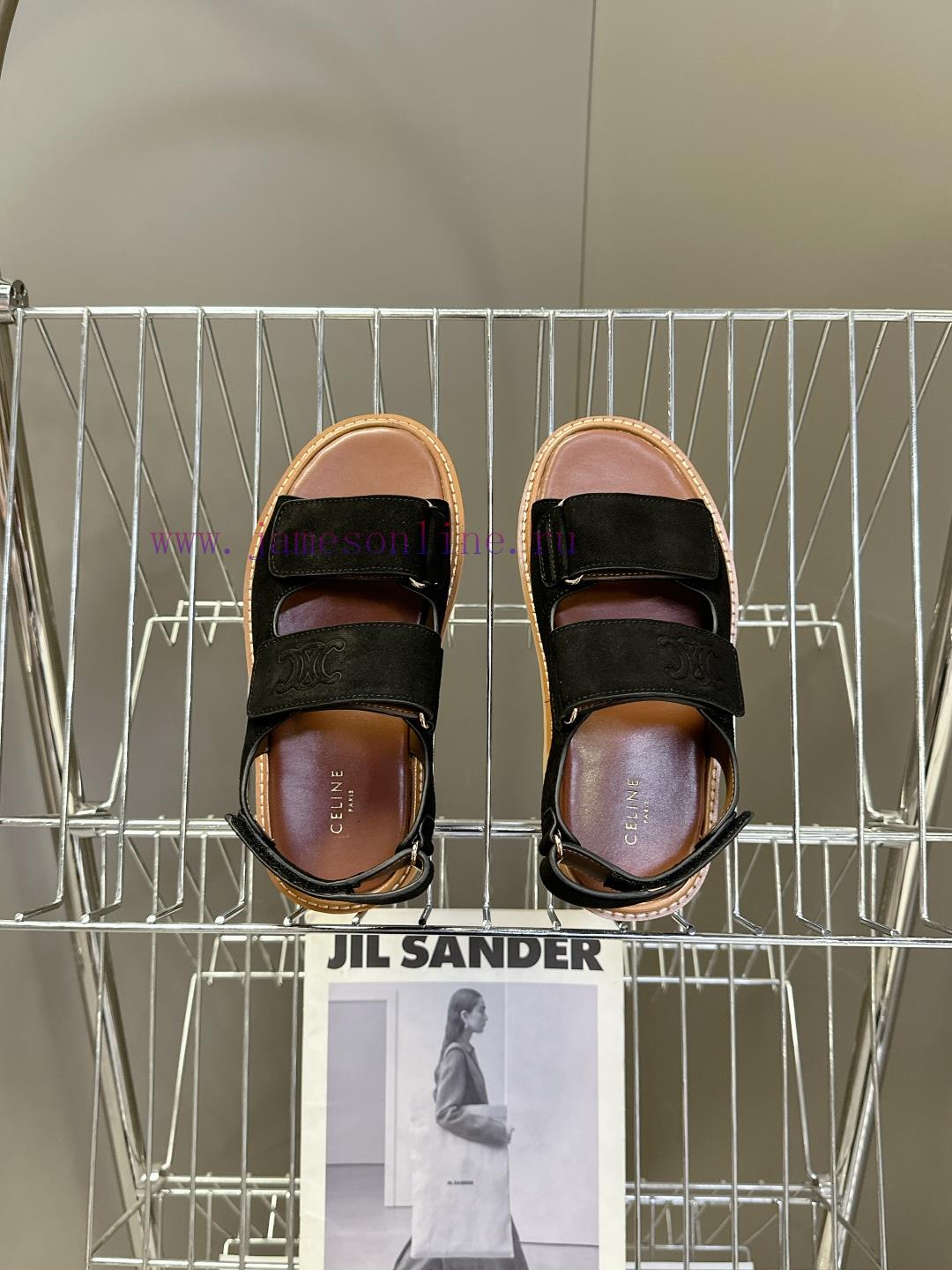 CELINE's New Spring And Summer Products Triumphal Arch Retro Roman Sandals And Slippers Come In 9jcfnieb - Image 7
