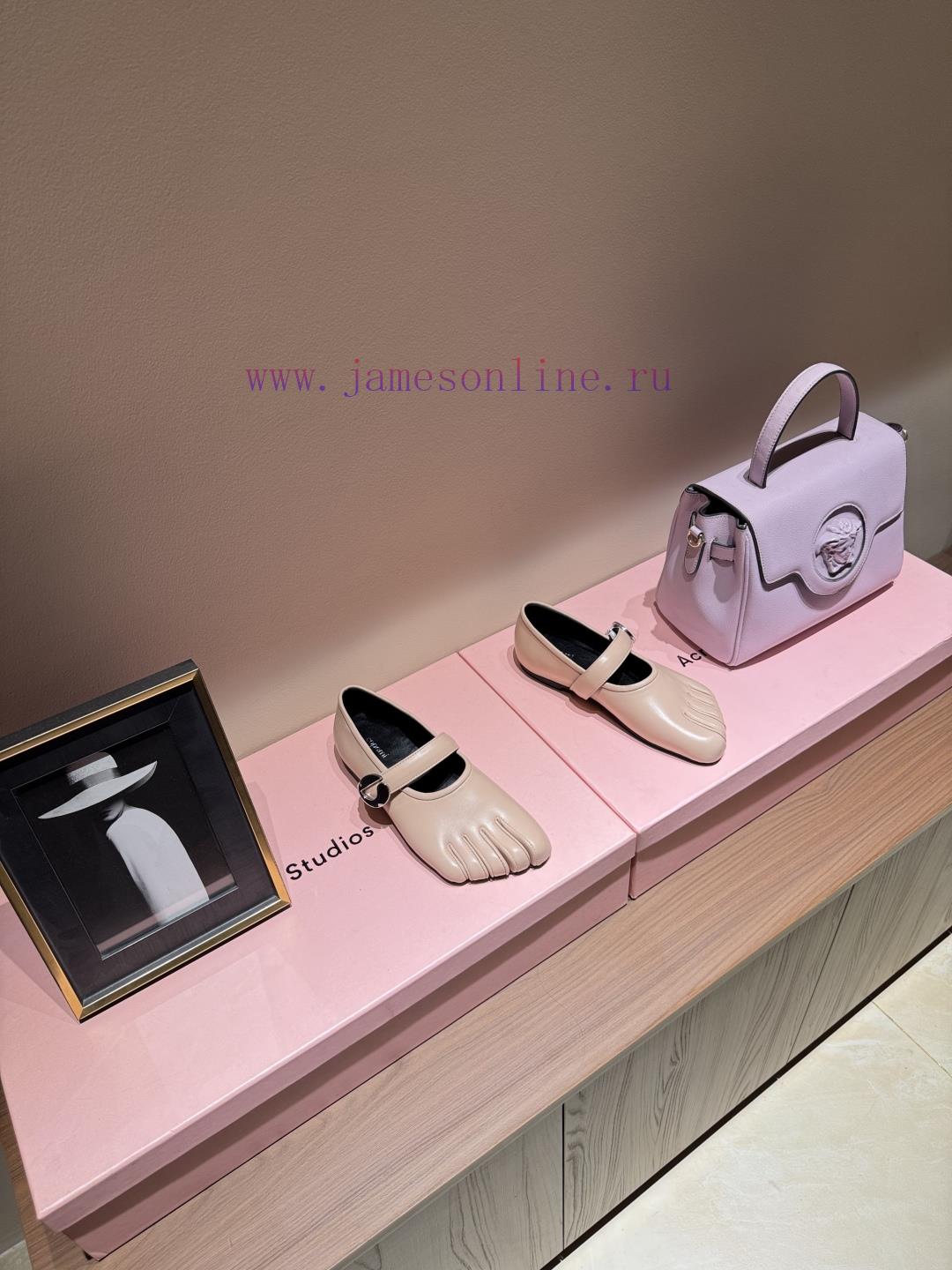 Coperni Thin Soled Five Finger Shoes With Personalized Split Toe DesignThin Soled Shoes Have Gr gsgi54gg - Image 2