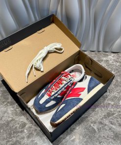 The Top-notch New Balance NB 471 Series Is In Beige And Dark Blue. Inspired By The Brand's Clas zureldhs
