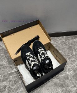 The Top New Balance NB 471 Series Black And White Takes Inspiration From The Brand's Classic 32 pa1lelm9