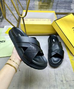 FENDI's Latest Cross Striped Slippers Featuring Black Leather With Laser Engraved FF Pattern Al 8i7pq2bd