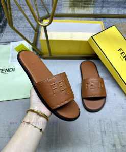 FENDI's Latest Popular Wide Lace Flat Slippers Feature A Brown Grain Leather Upper And Insole W p20dlg0h
