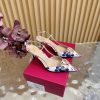 2025 Fashion Show | Valentino Knitted Hook Art Bohemian Sandals With Exquisite High Heels | Ver p8vfp5jc