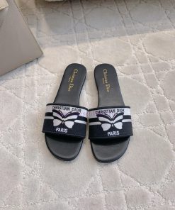 Dior's New Butterfly Embroidered Flat Slippers Feature Heavy-duty Jacquard Embroidery On The To 10ucl4wy