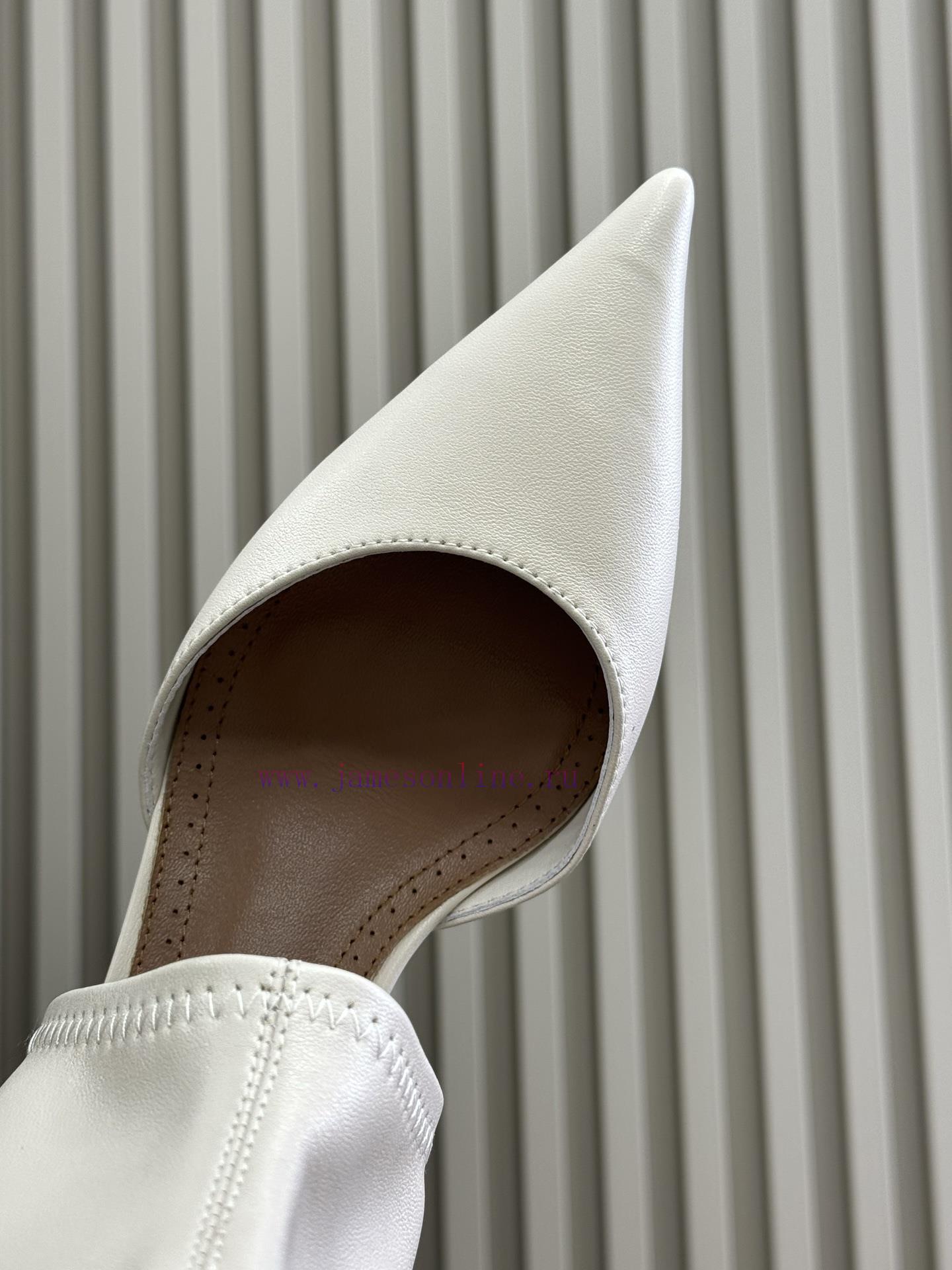 ALAiAI2025 Leg Precise VerificationAlaia Elastic Suede Short Boots LaunchedLeg Length Cheating l7b7i8h9 - Image 5
