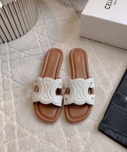 Celine's New Thick Heel Slippers Feature A Classic Logo Buckle Decoration That Is Simple And Du 57am4xjr