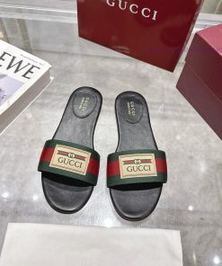 P New GG Gucci Women's Beach SlippersThis Sandal Is Defined By A Light Golden Horsehead Detail f88jh3vn