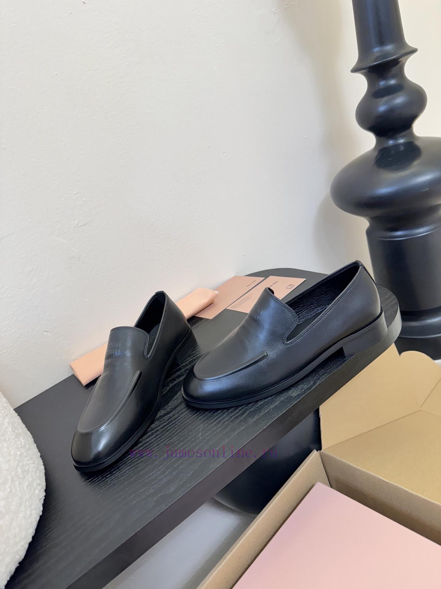 Miu Miu 25ss New Block Round Toe LoafersThis Block Shoe Features A Classic Minimalist Design Wi 3vy599kq - Image 4