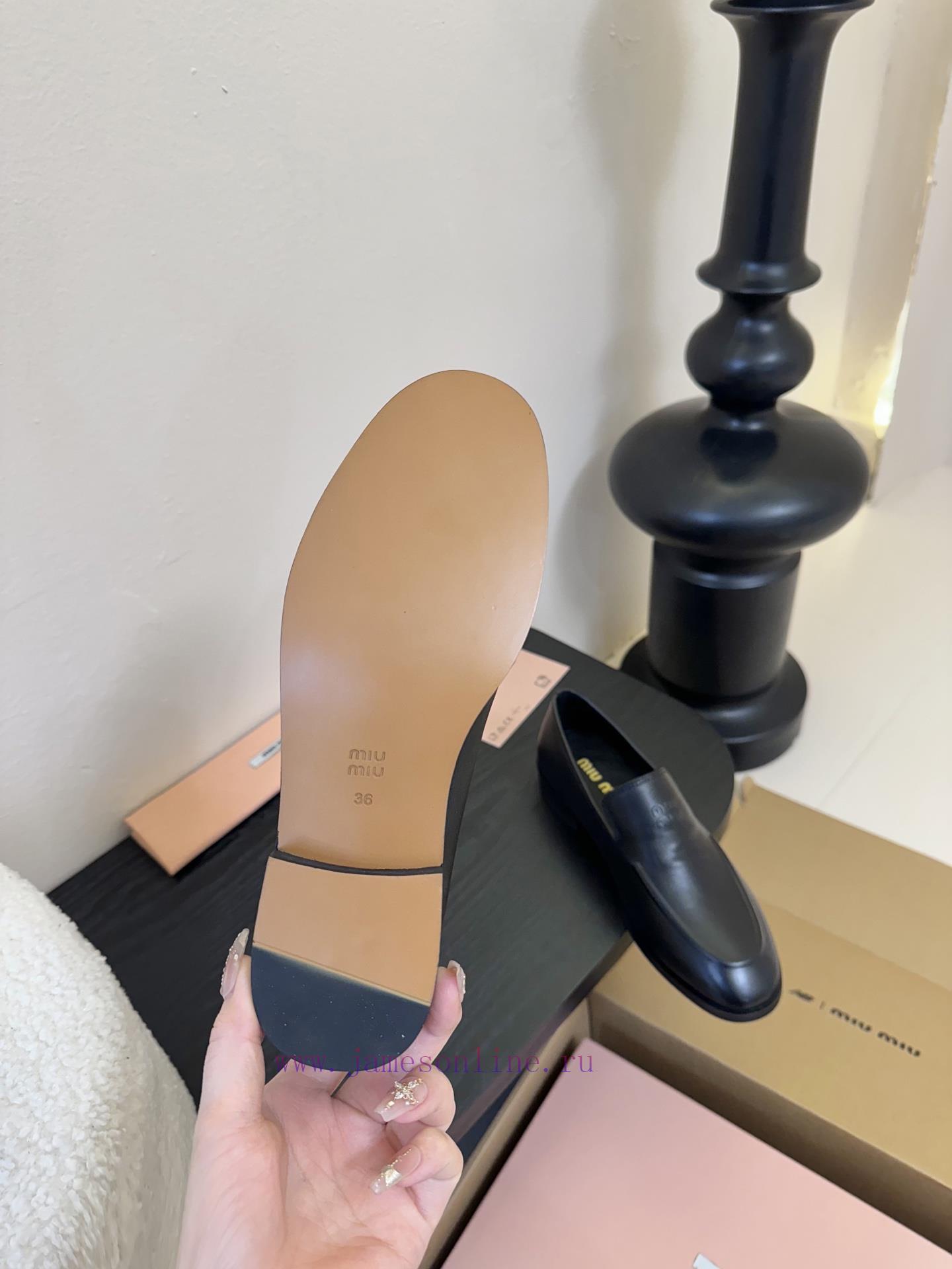 Miu Miu 25ss New Block Round Toe LoafersThis Block Shoe Features A Classic Minimalist Design Wi 3vy599kq - Image 10