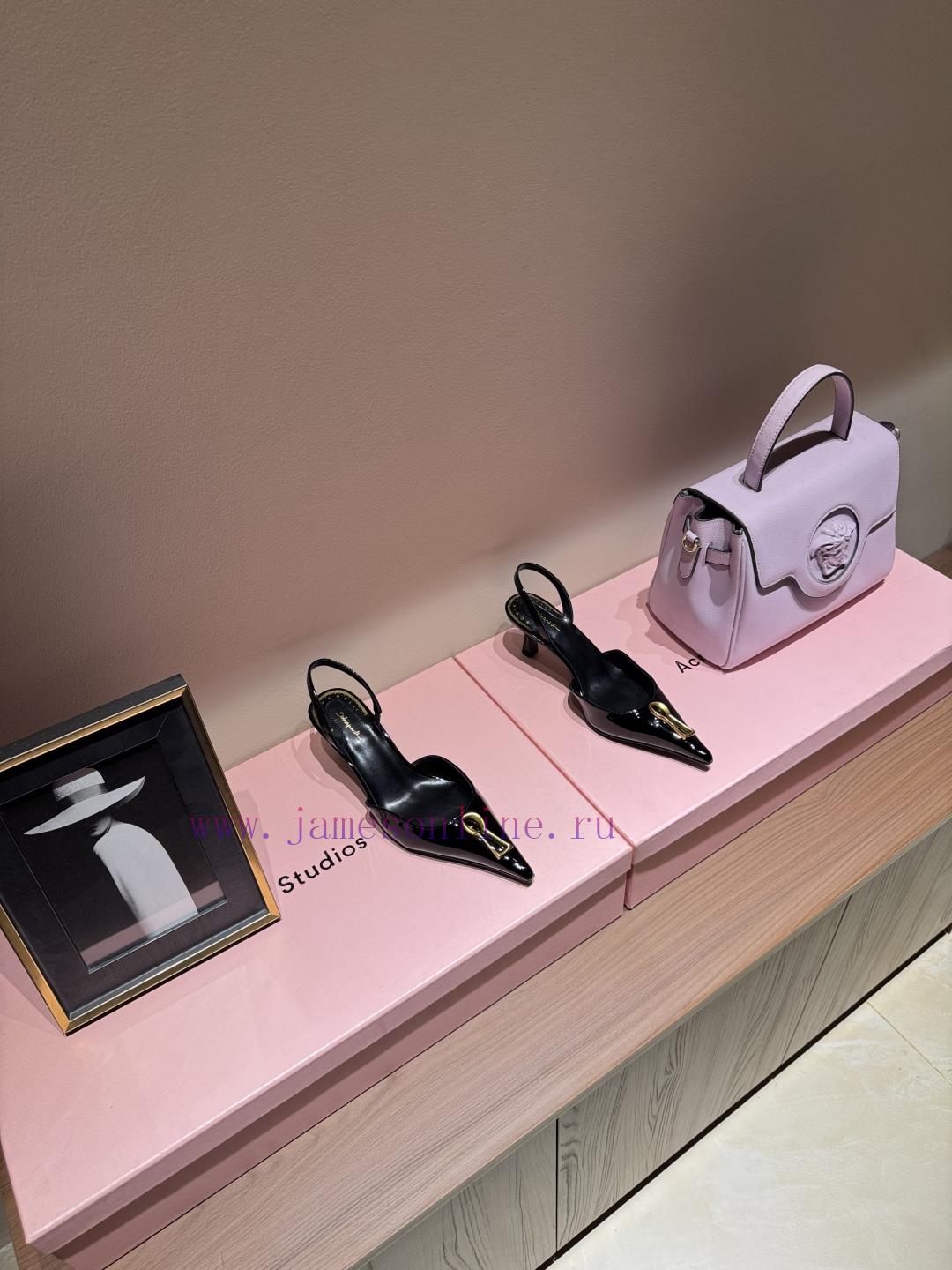 The MostThe Design Master Forgotten By The PublicElsa Schiaparelli Elsa SchiaparelliChanel's Li g7urgm5g - Image 2