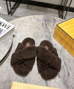Fendi Autumn/Winter New Cross Wool SlippersFurry And Super Cute Comfortable And Fashionable On vg5gnjxk