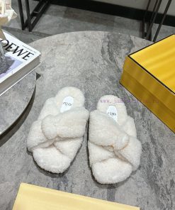 Fendi Autumn/Winter New Cross Wool SlippersFurry And Super Cute Comfortable And Fashionable On zpmq6wr2