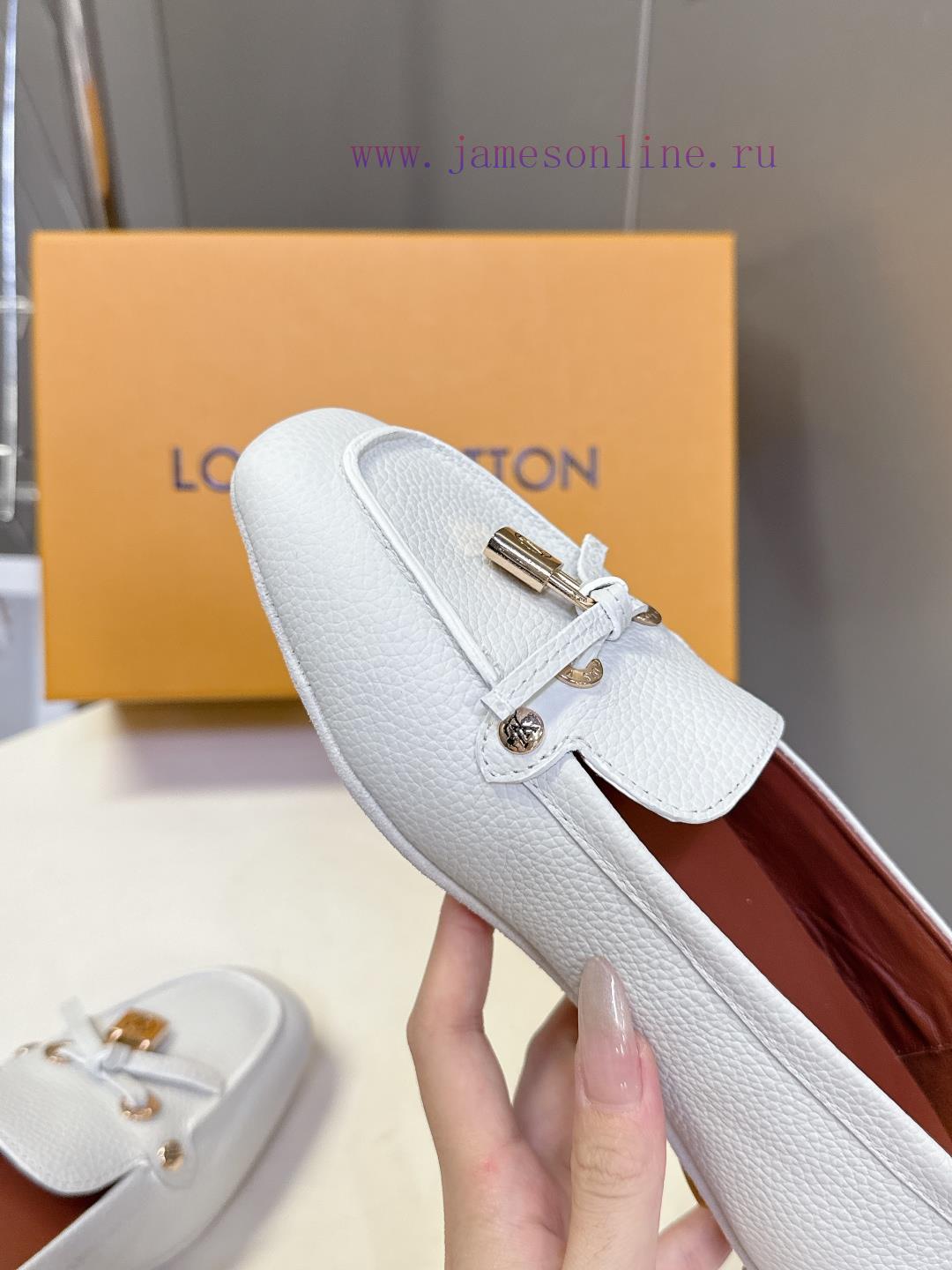 Lv Brand Louis Vuitton Autumn And Winter New Collection Of Bean Shoes Thin Soled Shoes With A L i3sl1k5q - Image 9