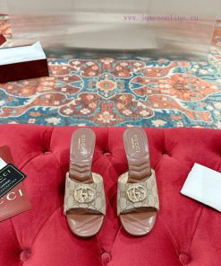 Gucci * 25 New Spring And Summer Open Toed Slippers Are Made Of Leather And Cleverly Use Design zhu7sn5r