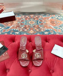 Gucci * 25 New Spring And Summer Open Toed Slippers Are Made Of Leather And Cleverly Use Design s1y6eo73