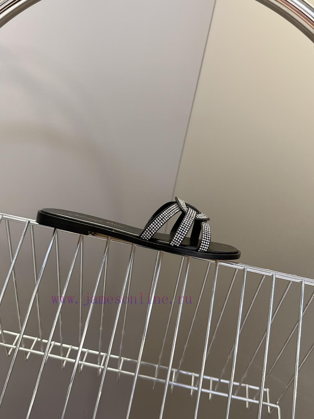 Dior 2025 Spring/Summer CD Slippers With Many Celebrities Fashion Bloggers Grass Planting Summe hb4wx960 - Image 6
