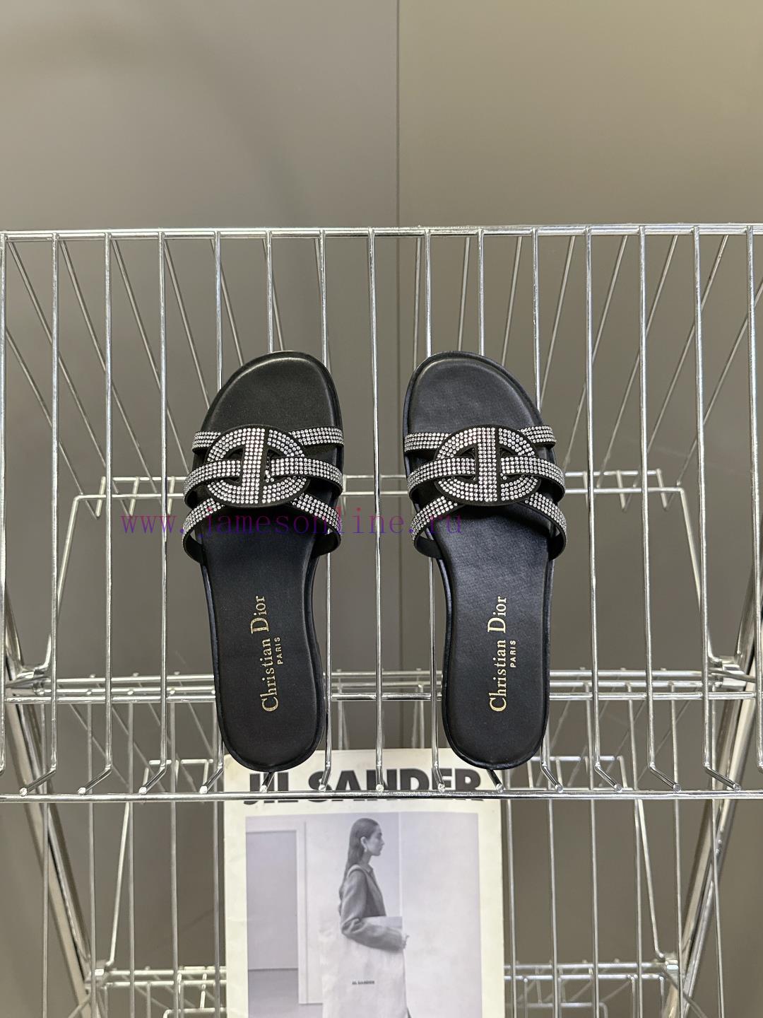 Dior 2025 Spring/Summer CD Slippers With Many Celebrities Fashion Bloggers Grass Planting Summe hb4wx960 - Image 7