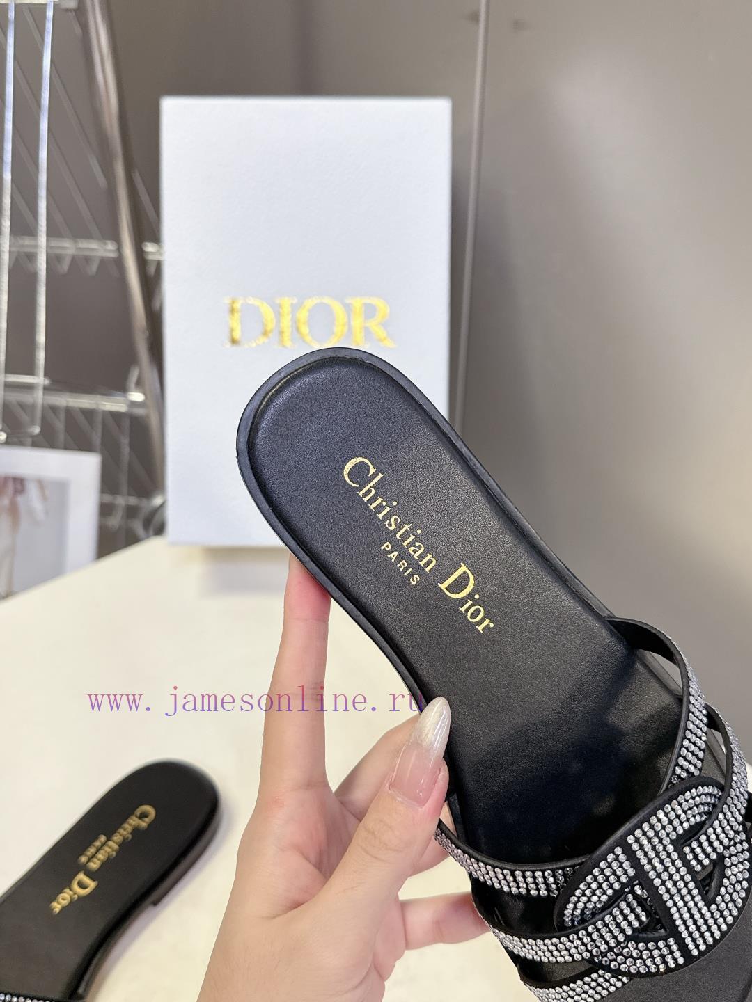 Dior 2025 Spring/Summer CD Slippers With Many Celebrities Fashion Bloggers Grass Planting Summe hb4wx960 - Image 8