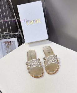 Dior 2025 Spring/Summer CD Slippers With Many Celebrities Fashion Bloggers Grass Planting Summe dpg09oqg
