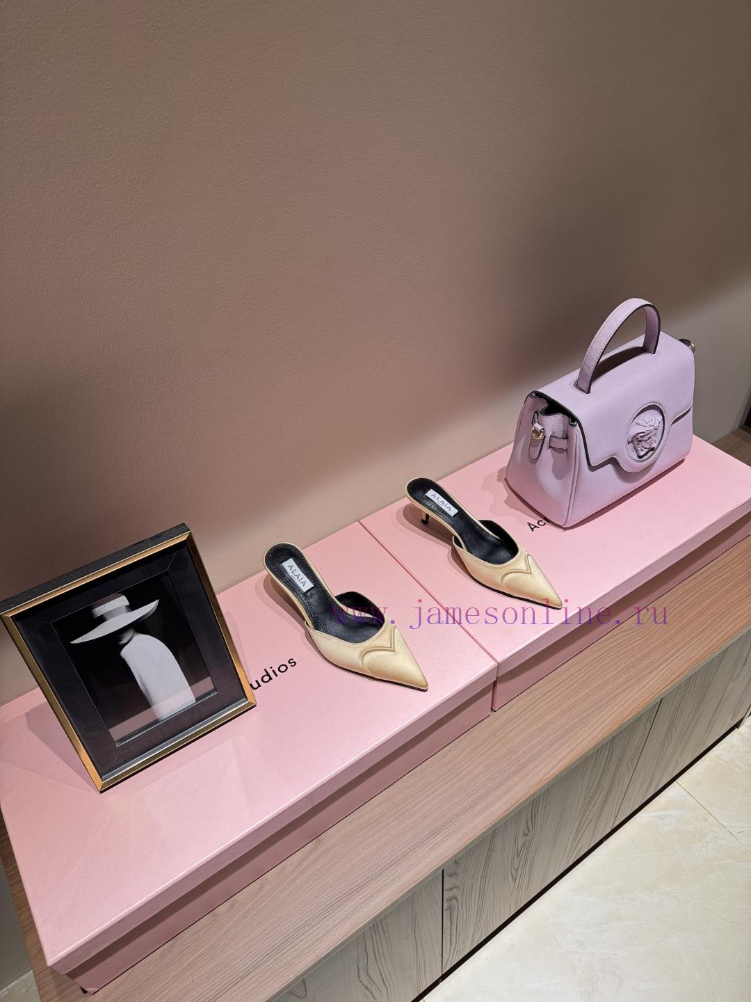 ALAIA | French High-end First Tier High-end BrandParis Fashion Industry And The World Are Renow ubjd04hg